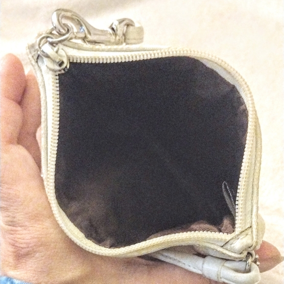 🤍 Vintage Y2K Hampton Chalk White Small Signature Wristlet - Picture 8 of 8